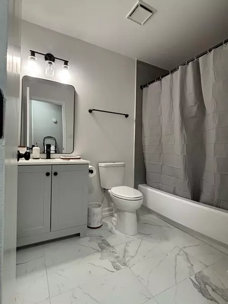 Coliving in Hickory Ridge - East Charlotte, Charlotte