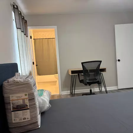 Coliving in Hickory Ridge - East Charlotte, Charlotte