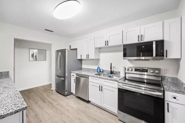 Coliving in Cedar Hills - Westside, Jacksonville