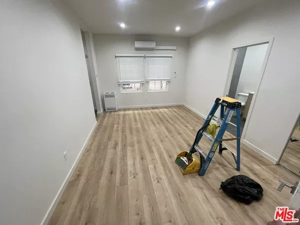 Studio Apartment for rent in Mid Wilshire - Central Los Angeles, Los Angeles