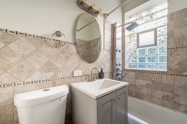 Coliving in Avondale - North Side, Chicago