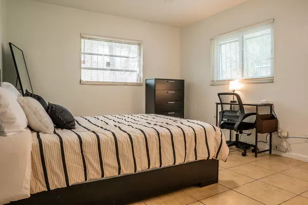 Coliving in Live Oaks Square - East Tampa, Tampa