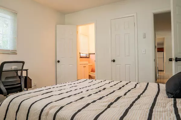 Coliving in Live Oaks Square - East Tampa, Tampa