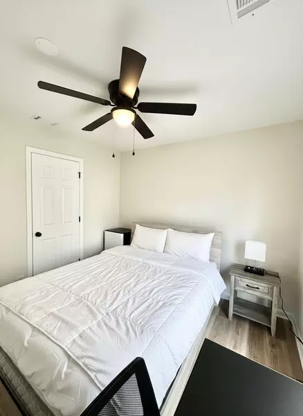 Coliving in College Downs - North Charlotte, Charlotte