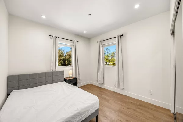 Coliving in Valley Village - San Fernando Valley, Los Angeles