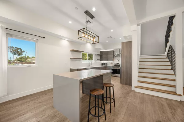 Coliving in Valley Village - San Fernando Valley, Los Angeles