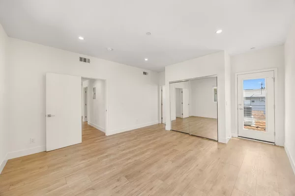 Coliving in Valley Village - San Fernando Valley, Los Angeles