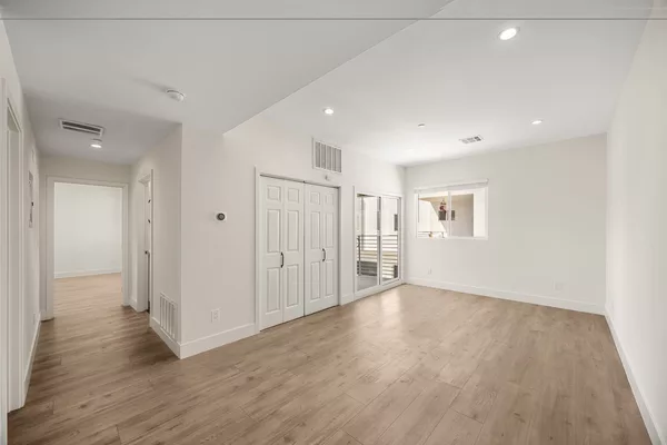 Coliving in Valley Village - San Fernando Valley, Los Angeles