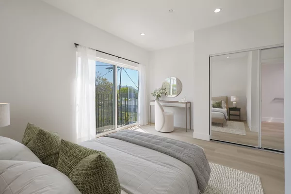 Coliving in Valley Village - San Fernando Valley, Los Angeles