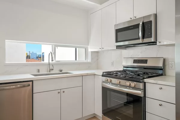 Coliving in Valley Village - San Fernando Valley, Los Angeles