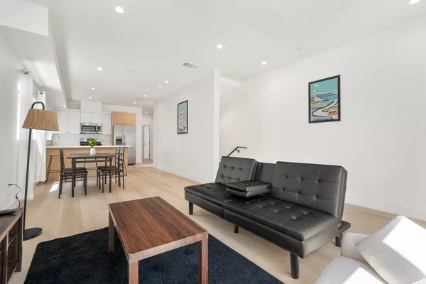 Coliving in Valley Village - San Fernando Valley, Los Angeles
