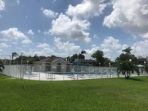 2 bedrooms apartment for rent in West Park - Broward County, Miami