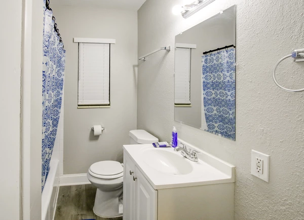 Coliving in Live Oaks Square - East Tampa, Tampa