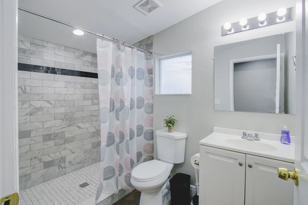 Coliving in Live Oaks Square - East Tampa, Tampa