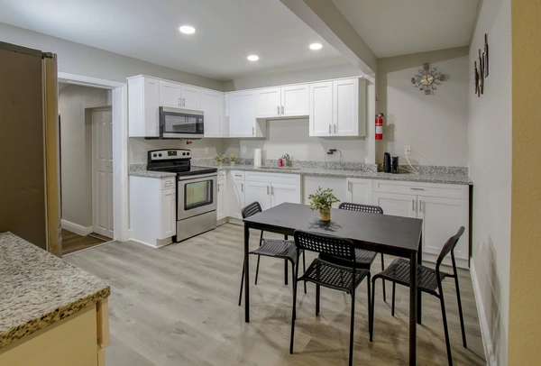 Coliving in Live Oaks Square - East Tampa, Tampa