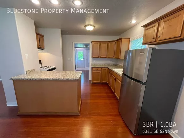 3 bedrooms apartment for rent in Brentwood-Darlington - SE Portland, Portland