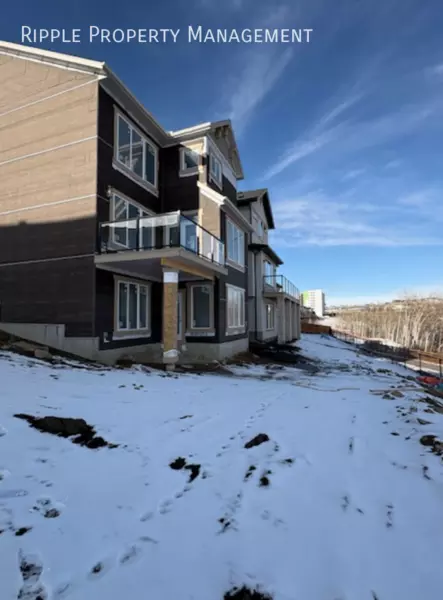 4 bedrooms apartment for rent in Springbank Hill - West Calgary, Calgary