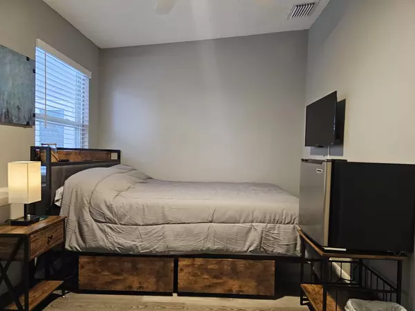 Coliving in Cedar Hills - Westside, Jacksonville