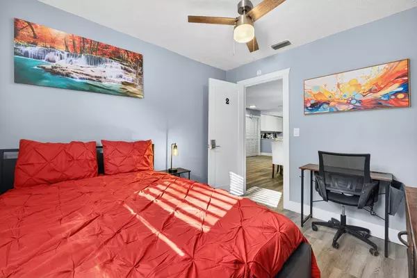 Coliving in Live Oaks Square - East Tampa, Tampa