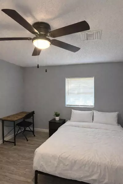 Coliving in Live Oaks Square - East Tampa, Tampa