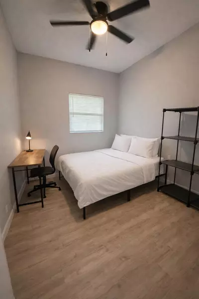 Coliving in Live Oaks Square - East Tampa, Tampa