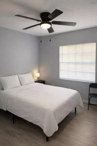 Coliving in Live Oaks Square - East Tampa, Tampa