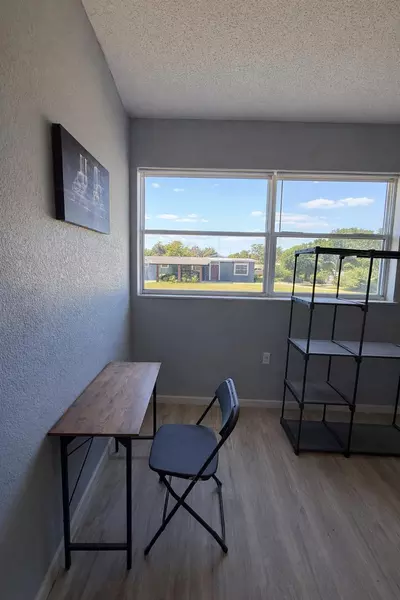 Coliving in Live Oaks Square - East Tampa, Tampa