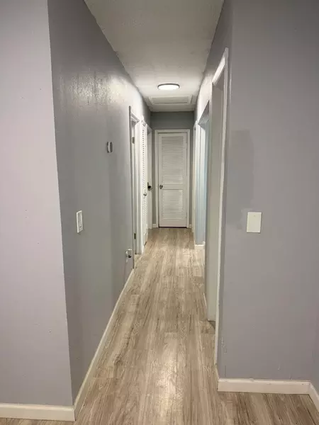 Coliving in Live Oaks Square - East Tampa, Tampa