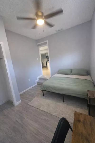 Coliving in Live Oaks Square - East Tampa, Tampa