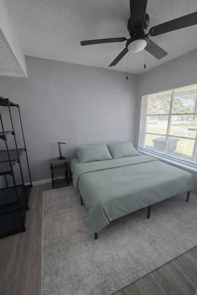 Coliving in Live Oaks Square - East Tampa, Tampa