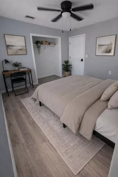 Coliving in Live Oaks Square - East Tampa, Tampa