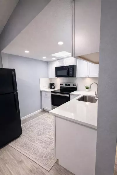 Coliving in Live Oaks Square - East Tampa, Tampa