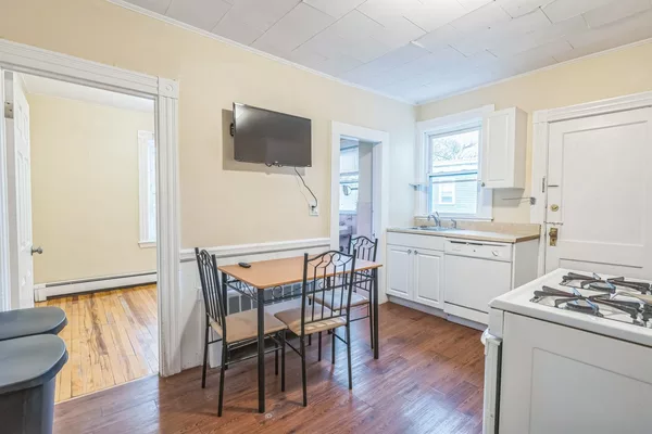 4 bedrooms apartment for rent in Avon Hill - Cambridge, Boston