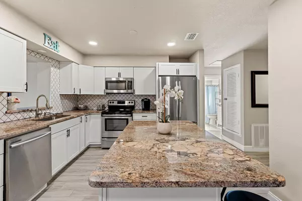 Coliving in University Square - North Tampa, Tampa