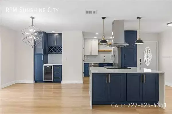 4 bedrooms apartment for rent in Town 'n' Country - West Tampa, Tampa