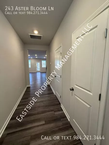 3 bedrooms apartment for rent in Auburn - South Raleigh, Raleigh