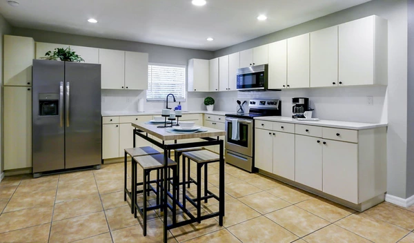 Coliving in Live Oaks Square - East Tampa, Tampa