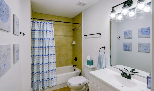 Coliving in Live Oaks Square - East Tampa, Tampa