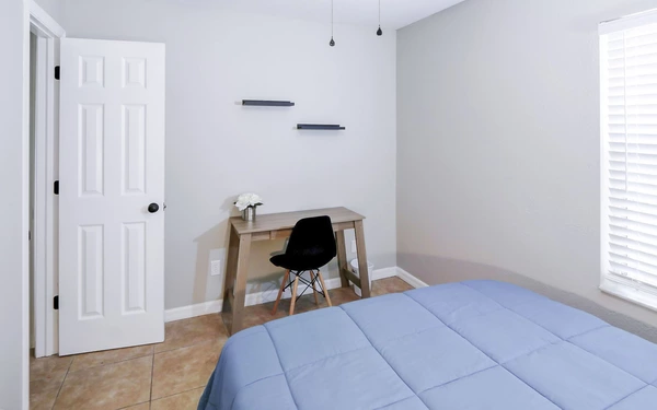 Coliving in Live Oaks Square - East Tampa, Tampa