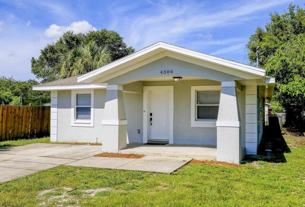 Coliving in Live Oaks Square - East Tampa, Tampa