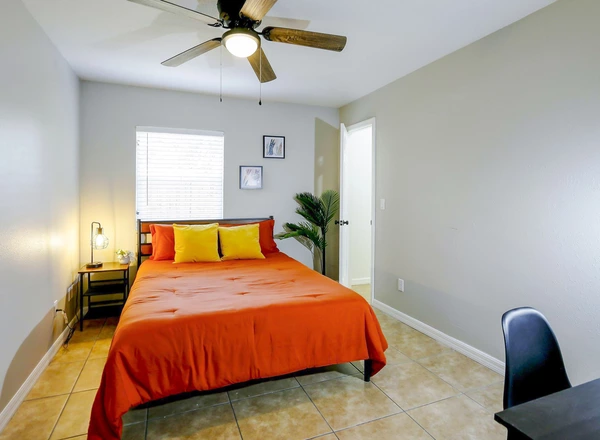 Coliving in Live Oaks Square - East Tampa, Tampa