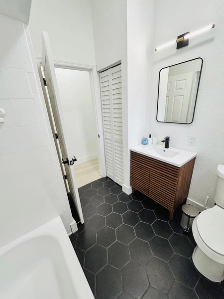 Coliving in Ybor City - Central Tampa, Tampa