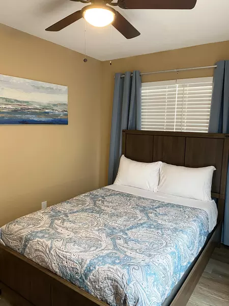 Coliving in Harvard Place / Eastlawn - East SATX, San Antonio