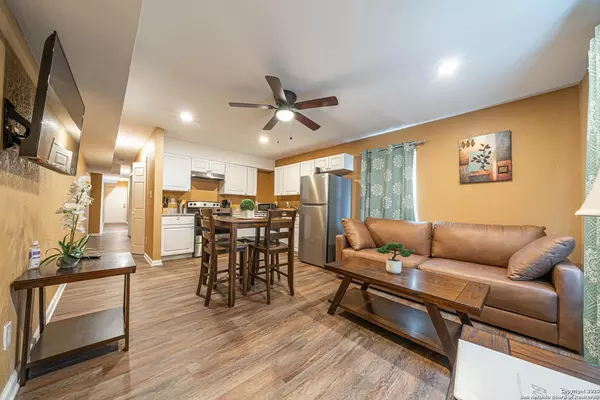 Coliving in Harvard Place / Eastlawn - East SATX, San Antonio