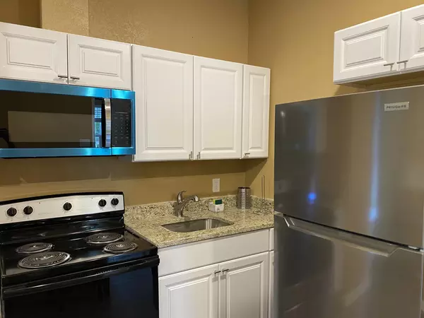 Coliving in Harvard Place / Eastlawn - East SATX, San Antonio