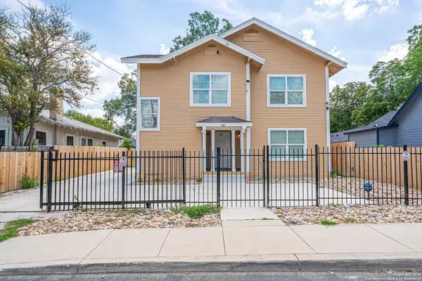 Coliving in Harvard Place / Eastlawn - East SATX, San Antonio