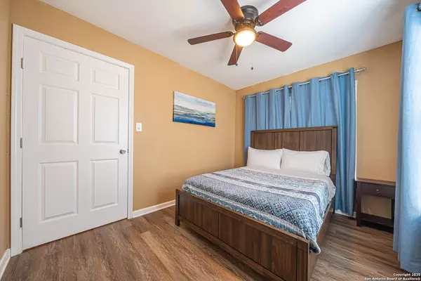 Coliving in Harvard Place / Eastlawn - East SATX, San Antonio