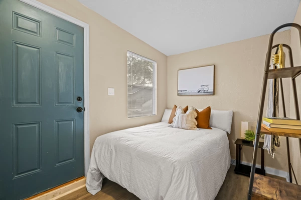 Coliving in Live Oaks Square - East Tampa, Tampa