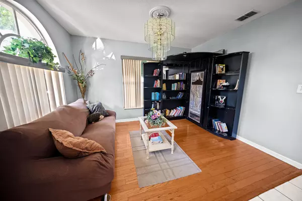 Coliving in Beach Park - West Tampa, Tampa