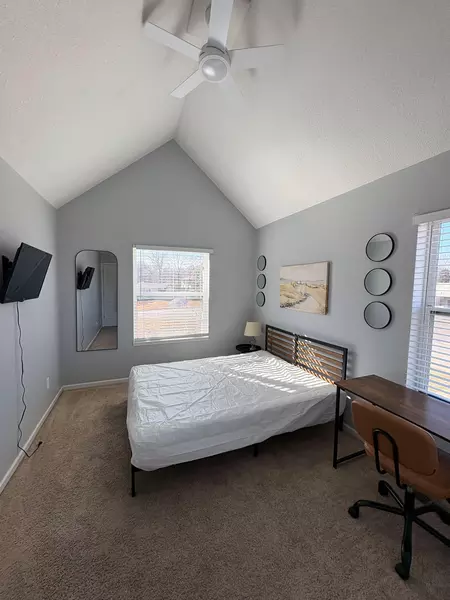 Coliving in Red Bridge - KCMO, Kansas City
